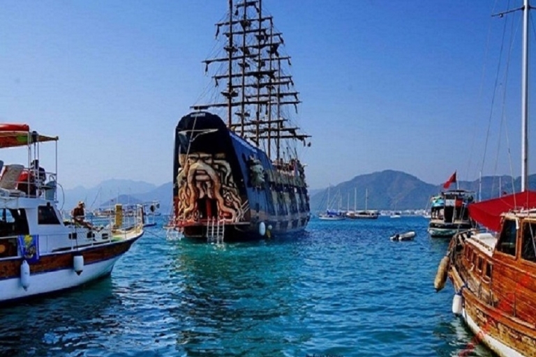 Marmaris: piratenboottocht met lunch, schuimfeest en stops