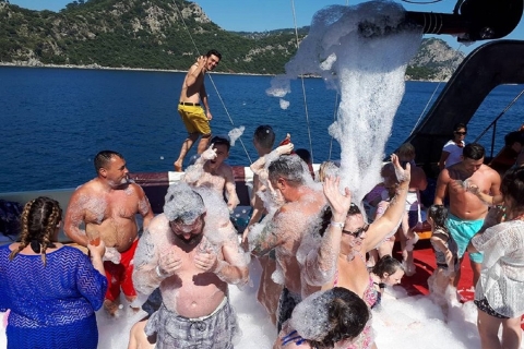 Marmaris: Pirate Boat Trip with Lunch, Foam Party, and Stops