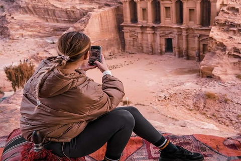 Amman: 2-Day VIP Wadi Rum Martian Tent & 4*4 & Petra Tour