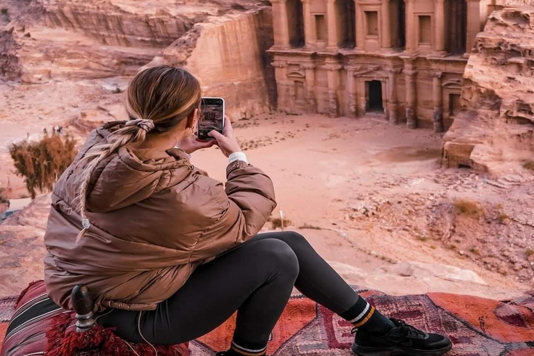 Amman: 2-Day VIP Wadi Rum Martian Tent & 4*4 & Petra Tour