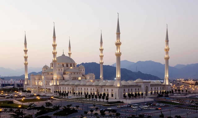 Dubai: Sheikh Zayed Mosque, Fujairah and Khorfakkan Tour