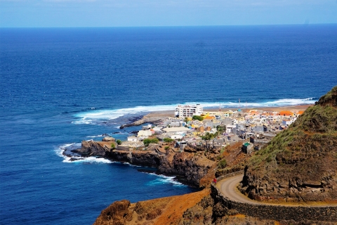 Santo Antão: Ganztägige Inseltour & Besuch der Cova de PaúlGemeinsame Gruppentour