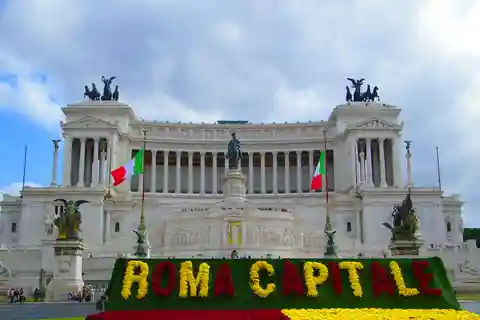 Roma: tour guidato a piedi della grande bellezza con caffè