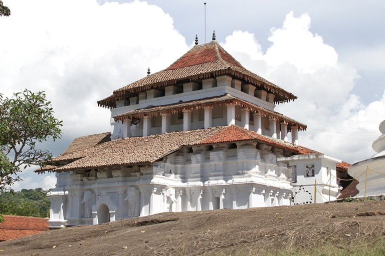 Sri Lanka: 7-daagse cultuur- en erfgoedtourOphalen van Colombo of Mount Lavina