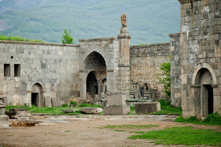 Jerevan: Hin Areni vingård, Tatev och Khndzoresk rundturJerevan: Tur till Hin Areni vingård, Tatev och Khndzoresk