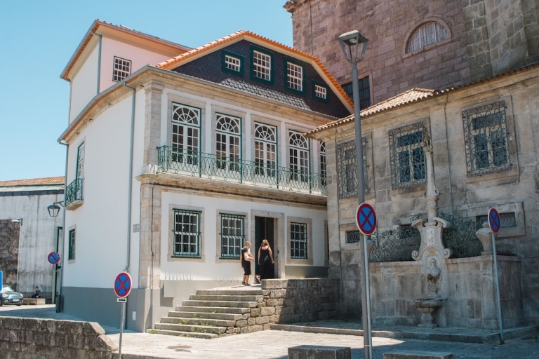 Porto: Museu do Vitral Entry Ticket and Wine Tasting Family Ticket