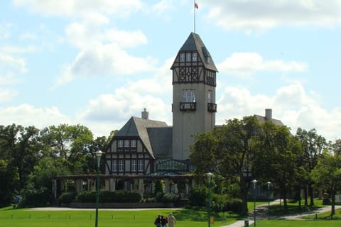 Winnipeg: Assiniboine Park Self-Guided Smartphone Audio Tour