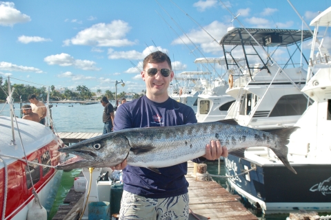 Cancun: Shared Sport Fishing Boat Trip with Drinks Without Hotel Pickup