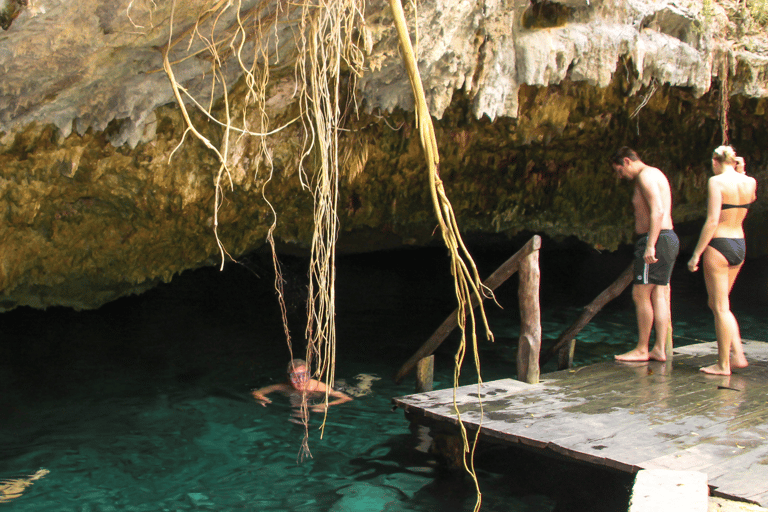 Tulum: Highlights tour with cenote & jungle village. German tour guide. Tulum highlights half-day option with pick-up available from Cancun area