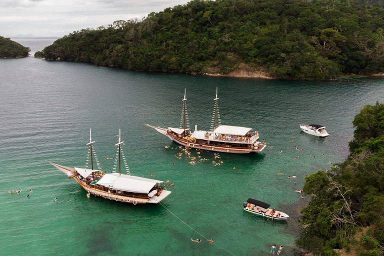 Full tour departing from Angra, with lunch