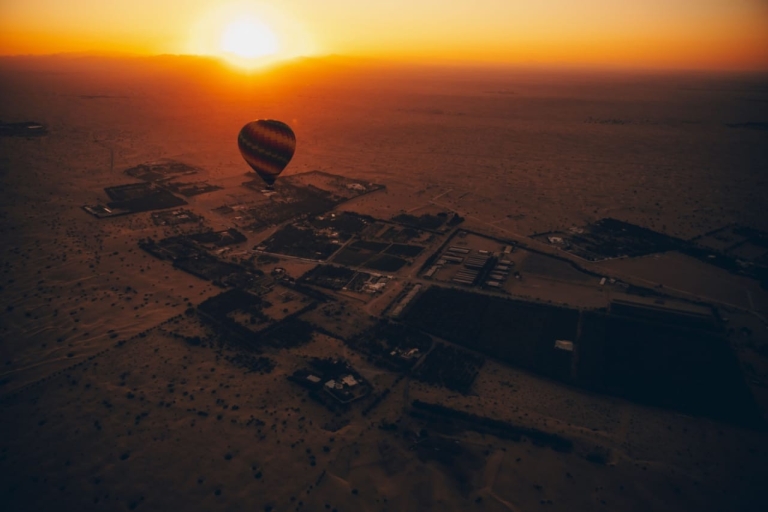 Dubaj: Prywatna wycieczka balonem na gorące powietrze nad pustynią w Dubaju