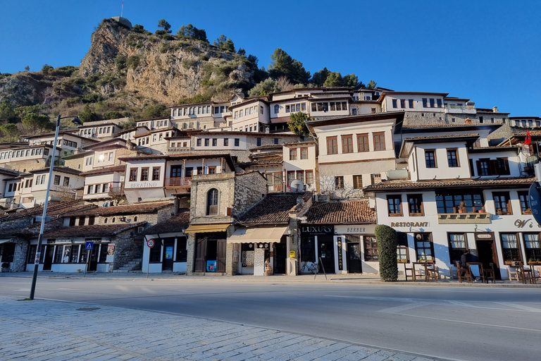 Von Tirana aus: Berat TagestourVon Tirana aus: Berat und die Belshi-Seen: Geführte Tour