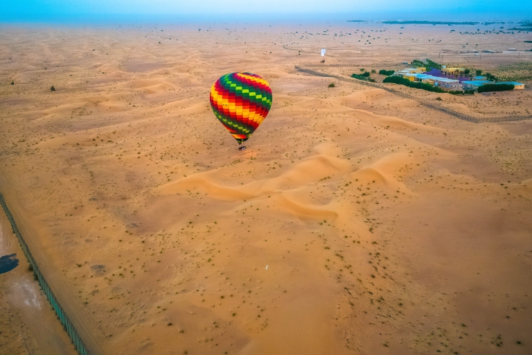 Dubai: Heißluftballontour mit Kamelritt und Frühstück