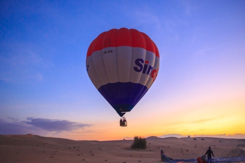 Dubaï : visite en montgolfière avec balade à dos de chameau et petit-déjeuner
