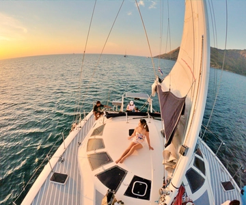 Phuket: Coral Island Catamaran Cruise with Sunset Dinner
