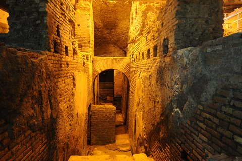 Métro du quartier de Trevi : visite guidée de l'aqueduc et de la DomusVisite en anglais