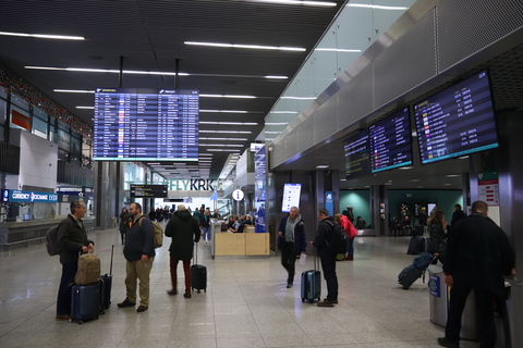 Traslado Particular Aeroporto de Cracóvia em Veículo de LuxoAeroporto de Cracóvia-Balice a Cracóvia: Traslado de Chegada