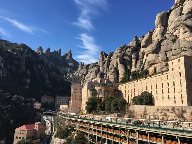 Desde Barcelona: monasterio de Montserrat y excursión panorámica por la montaña