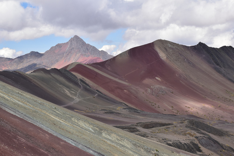 Cusco: Rainbow Mountain Tours Caminata de día completo con comidasDesde Cusco: viaje de senderismo a la montaña de colores con traslado