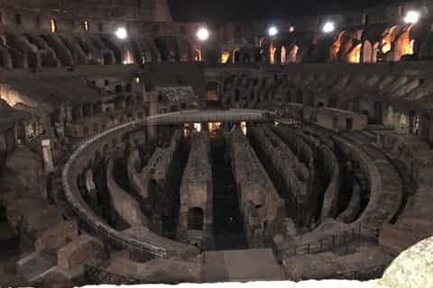 Roma: Colosseum Moonlight Group Walking Tour