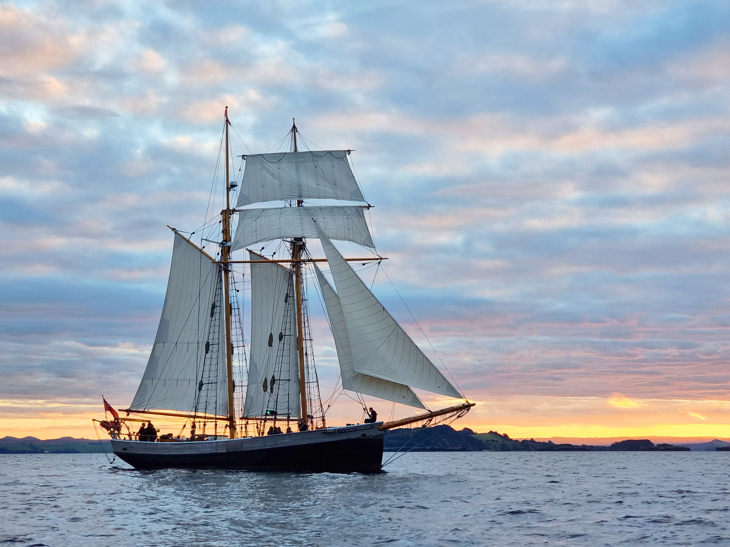 Russell: Sundowner Tall Ship Sailing Adventure mit Snacks