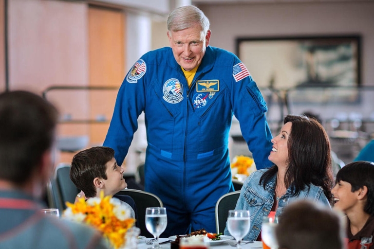 Kennedy Space Center: Chatea con una experiencia de astronauta