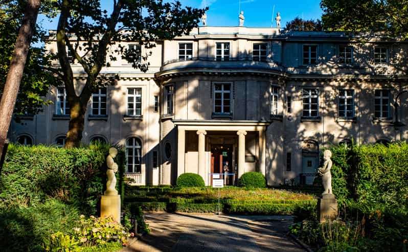 art:berlin - Wannsee - the Alsen villa colony | GetYourGuide