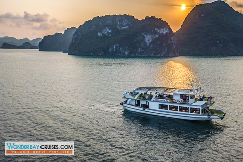 Desde Hanói: barco de lujo día completo por bahía de Halong