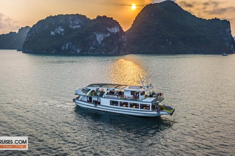 Desde Hanói: barco de lujo día completo por bahía de Halong