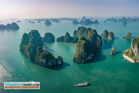 Desde Hanói: barco de lujo día completo por bahía de Halong