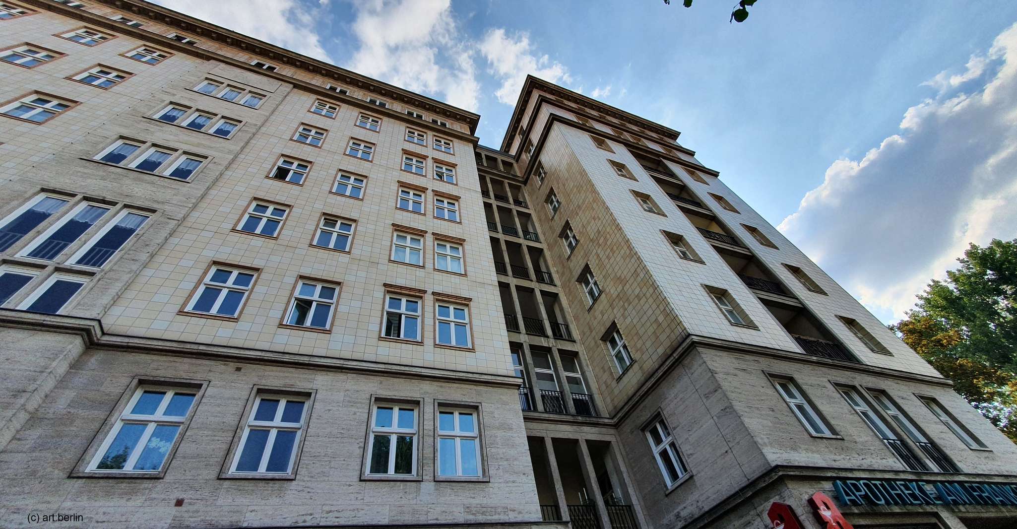 Berlin, Friedrichshain Guided Walking Tour & Karl-Marx-Allee - Hizvo