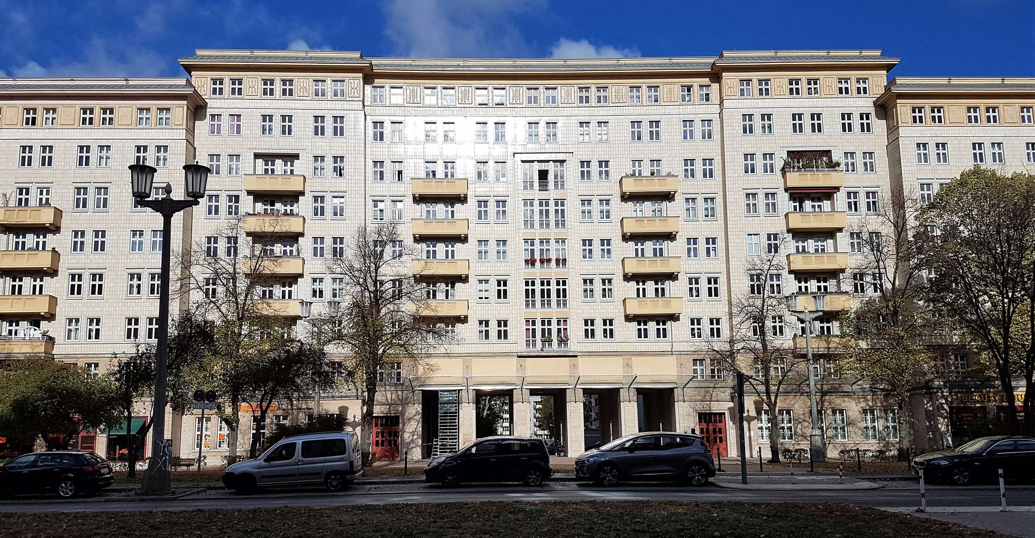 Berlin, Friedrichshain Guided Walking Tour & Karl-Marx-Allee - Hizvo