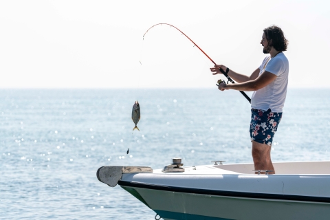 Abu Dhabi: Family Fishing Boat Trip and Sightseeing