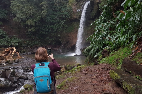 Lomba de São Pedro: excursión a pie por la cascada con degustación de té