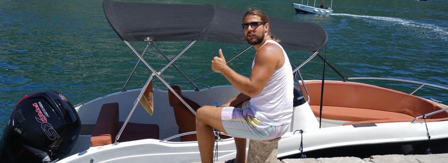 Depuis la baie de Kotor : Excursion privée en hors-bord dans les grottes bleues