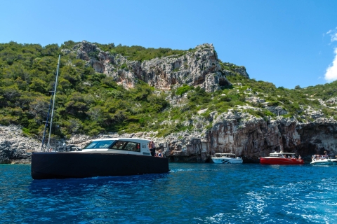 Hvar: jednodniowa wycieczka łodzią motorową z rurką z plażami i niebieską jaskinią