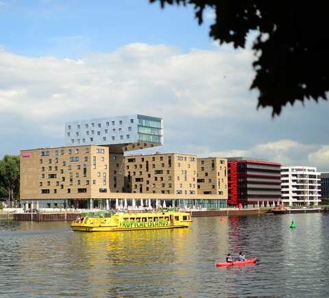 Cruises & boat tours