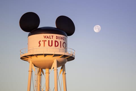 Paris: Round-Trip Coach Transfer from Paris to Disneyland