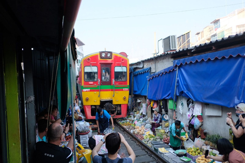 Bangkok: Prywatna wycieczka po targu kolejowym i pływającym targuBangkok: Wycieczka w małej grupie na targ kolejowy i pływający targ