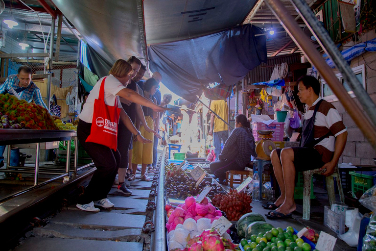 Bangkok: Tour privato del mercato ferroviario e del mercato galleggianteBangkok: tour privato mercato ferroviario e galleggiante