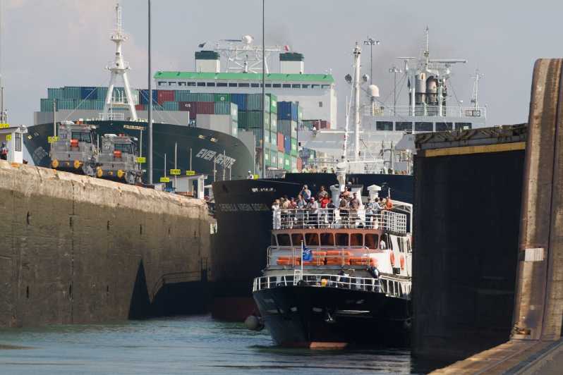 Panamá: Paseo en barco por el canal de Panamá con guía