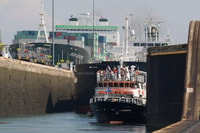 Panamá, crucero guiado por el Canal de Panamá hacia el norte con almuerzo de caja - Hizvo