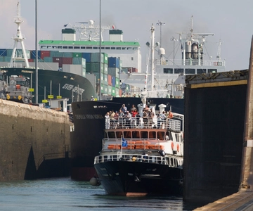 Panamá: Paseo en barco por el canal de Panamá con guía