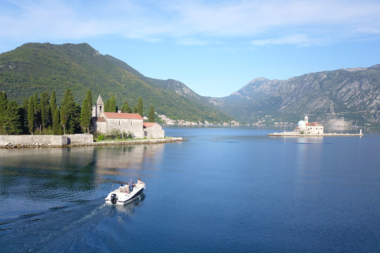 Kotor: Blaue Höhle und Mamula Bootsfahrt mit Schwimmen & Getränken