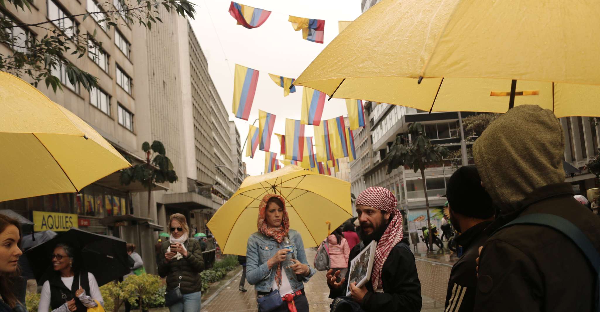 Bogotá, Walking Tour in La Candelaria with Refreshments - Housity