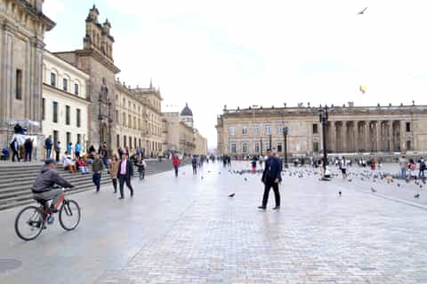 Bogotá: Walking Tour in La Candelaria with Refreshments