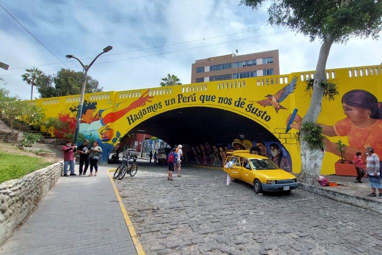 Van Miraflores: Hoogtepunten fietstocht door Lima en JezusbeeldLima: fietstocht door Miraflores, La Costa Verde en Chorrillos