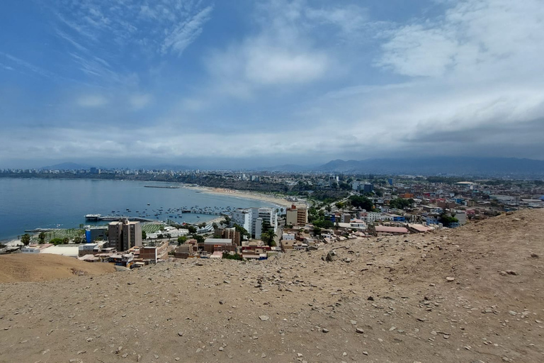 From Miraflores: Highlights Bike Tour of Lima & Jesus Statue Lima: Miraflores, La Costa Verde, and Chorrillos Bike Tour