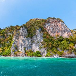 Phuket: Phi Phi Islands and Maya Bay Day Trip with Lunch