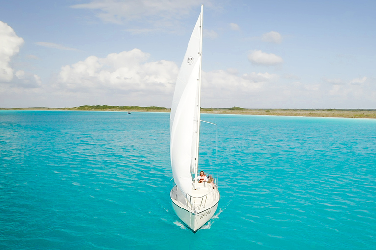 Bacalar: Group Sailing Trip with Swimming and Drinks Standard Rate